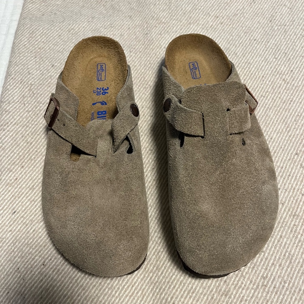 NEW IN BOX Birkenstock Boston Taupe Suede Clogs